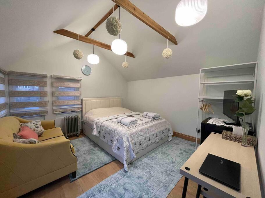 Charming Private Guest House Enfield Luaran gambar