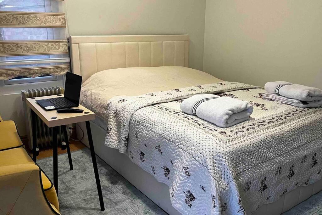 Charming Private Guest House Enfield Luaran gambar