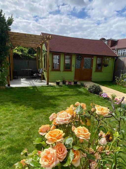 Charming Private Guest House Enfield Luaran gambar